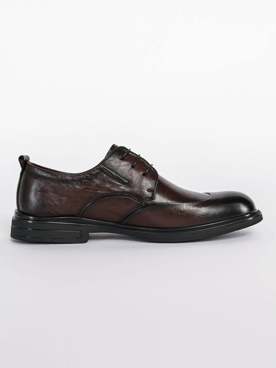 Туфли коричневого цвета на низком каблуке